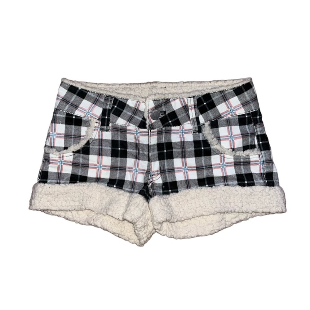 witty & pitty plaid heart sherpa trimmed shorts